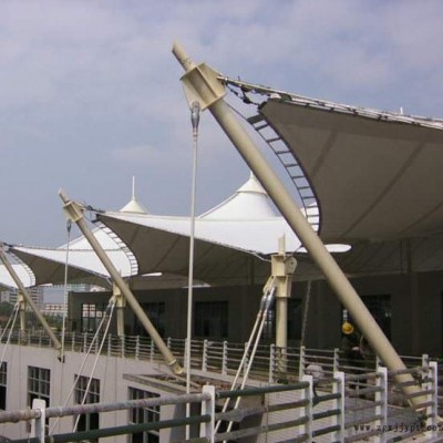 體育館看臺(tái)景觀膜 PTFE膜結(jié)構(gòu) 停車(chē)棚遮陽(yáng)棚產(chǎn)地貨源