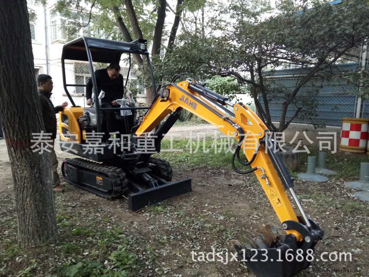 旱廁改造利器，液壓先導(dǎo)農(nóng)村施工用小型挖掘機(jī),，廠家直銷(xiāo)微挖示例圖4
