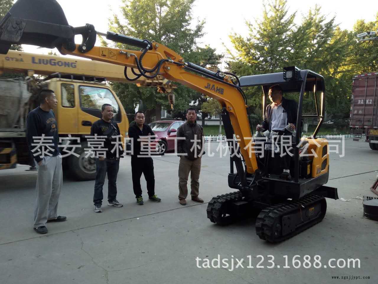 旱廁改造利器,，液壓先導(dǎo)農(nóng)村施工用小型挖掘機(jī)，廠家直銷(xiāo)微挖示例圖2