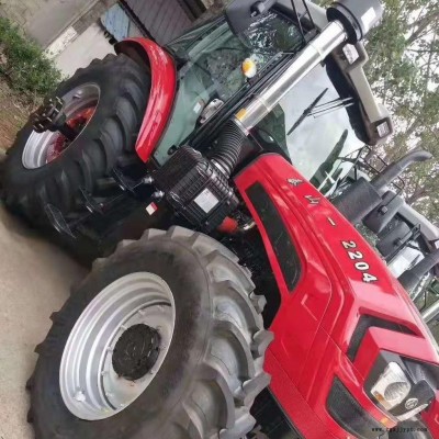 大橋大輪胎泰山2204拖拉機 濰柴變頻發(fā)動機 四驅(qū)六缸TG后橋的拖拉機 豪華駕駛冷暖空調(diào)高配拖拉機