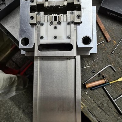汽車連接器線束低壓注塑模具,，膠料