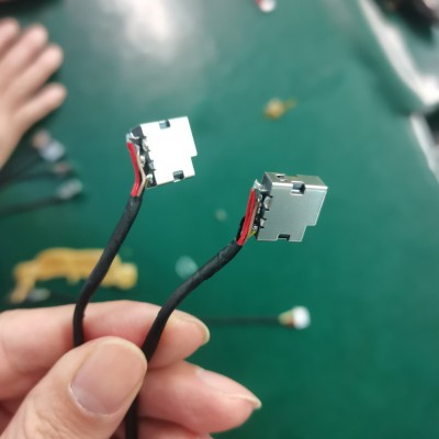 電腦連接器低壓注塑模具,，膠料