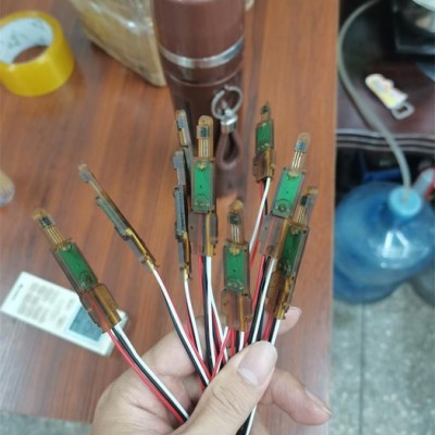 汽車ECU線路板低壓注塑模具,，膠料