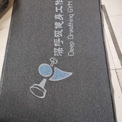 華踏 HT069   公司開業(yè)紅地墊定制 無模壓字地墊 噴印LOGO地墊 防水防滑膠絲地墊 華踏地墊廠家價格 全國供應(yīng)