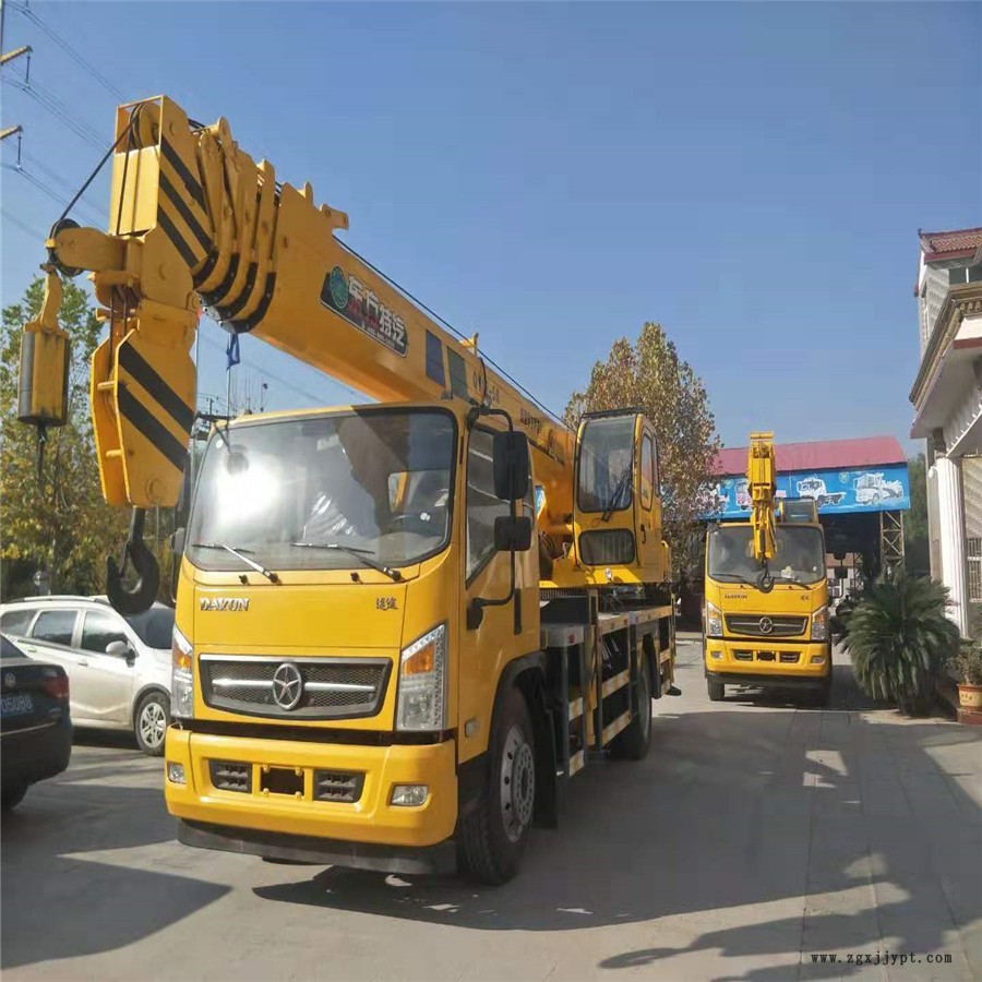 東方特汽供應(yīng) 12噸噸汽車吊起吊參數(shù)  汽車吊和輪胎起重機(jī)   歡迎選購